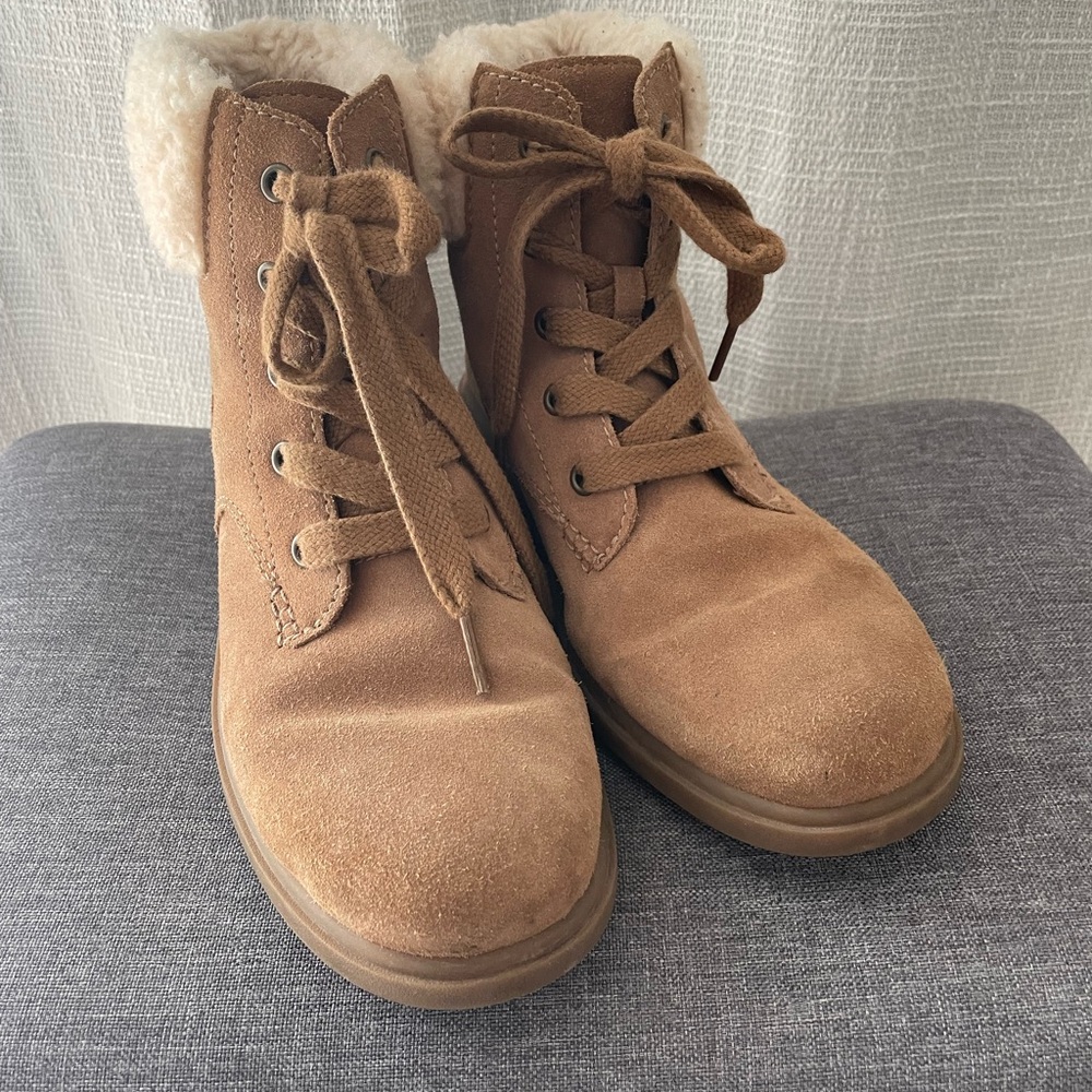 Gently used UGG Harrison Boot